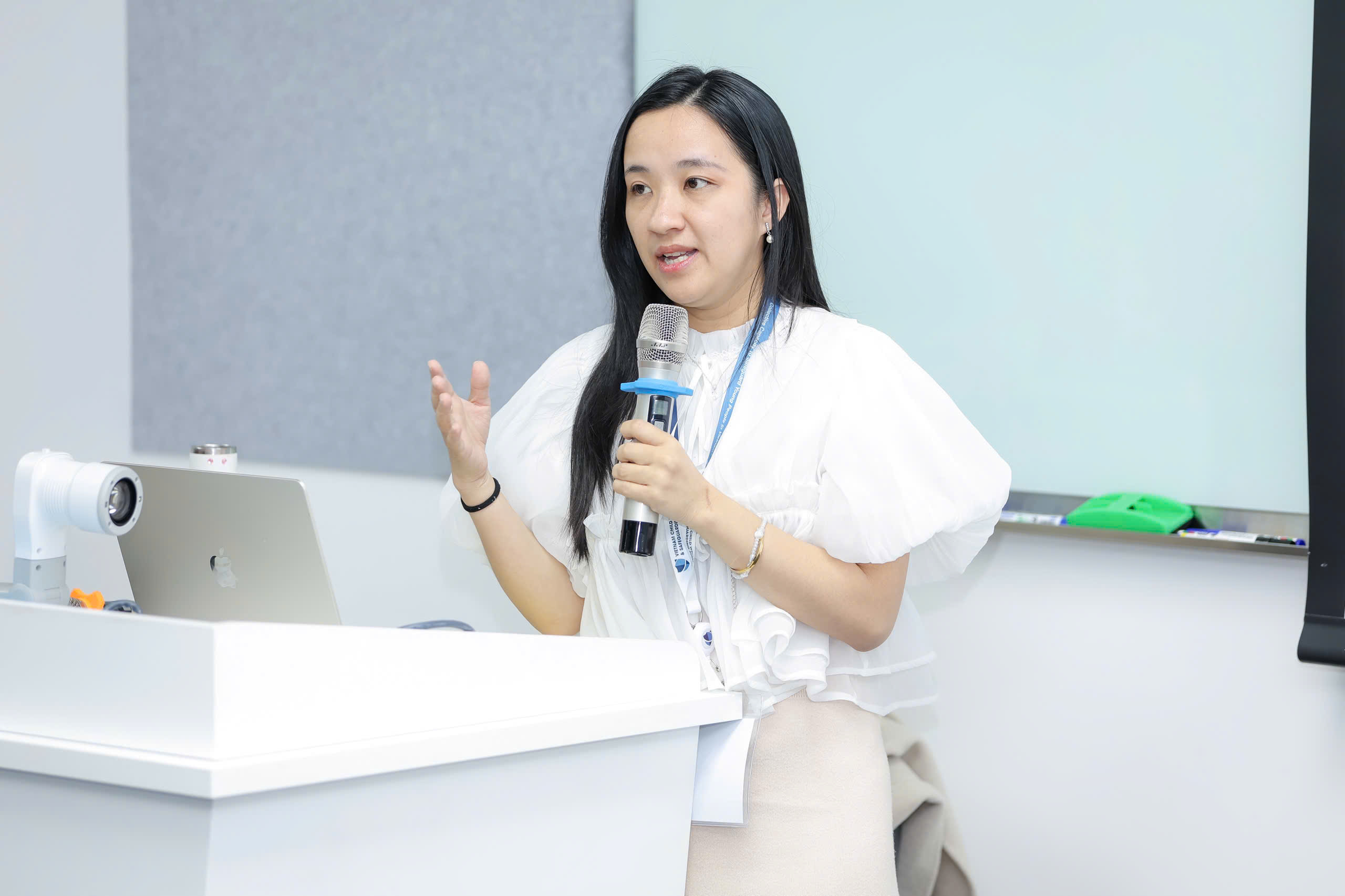Nguyen Thi Giang (Esther)